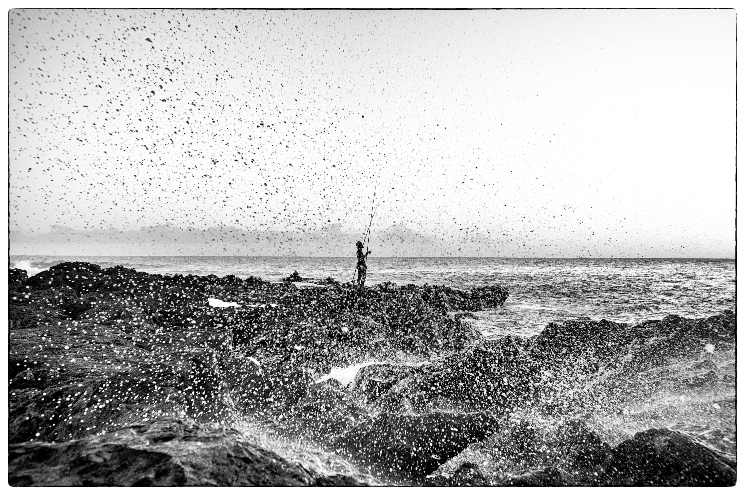 Pêcheur dans les Embruns