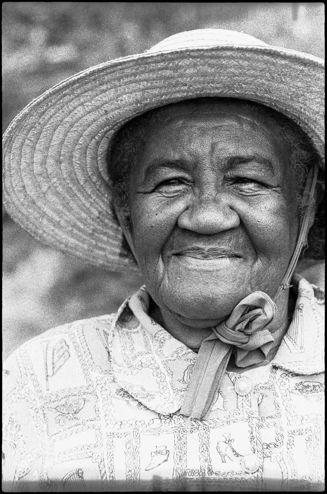 Sourire Sous le Chapeau